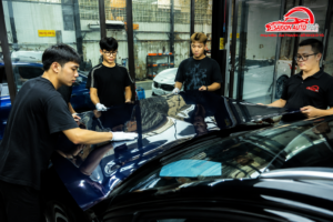 Dán Decal Đổi Màu Ô Tô 4 Quy trình dán decal đổi màu ô tô tại Saigon Auto Spa
