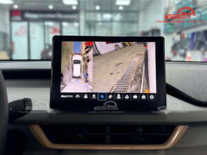 VF3 nâng cấp MHU kèm cam 360 – Nâng tầm tiện nghi và an toàn 4 Màn hình MHU hiển thị hình ảnh camera 360 trên VF3.