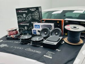 Độ Loa Ô Tô Uy Tín 5 Các thiết bị âm thanh dùng để nâng cấp hệ thống loa ô tô.