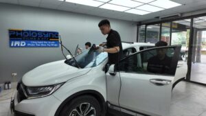 DỊCH VỤ DÁN KÍNH Ô TÔ V-KOOL CHÍNH HÃNG UY TÍN TẠI GIA LAI 4 Quy trình dán kính ô tô V-KOOL tại Saigon Auto Spa