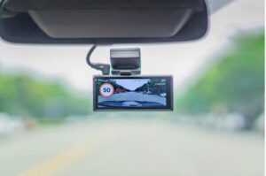 Camera hành trình Vietmap: Tính năng, ưu điểm và giá bán 2 Các tính năng và thiết kế của camera hành trình Vietmap.